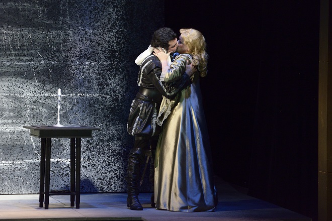 G.Donizetti: Roberto Devereux - Luciano Mastro (Roberto Devereux), Michaela Kapustová (Sára, vévodkyně z Nottinghamu) - NDM 2015 (foto Martin Popelář)