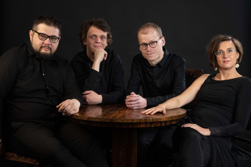 Radka Rubešová a Chanson trio CouCou