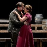 Bedřich Smetana: Tajemství, Národní divadlo moravskoslezské – Richard Samek (Vít, syn Kalinův, myslivec), Jana Sibera (Blaženka, dcera Malinova) (foto Martin Popelář)