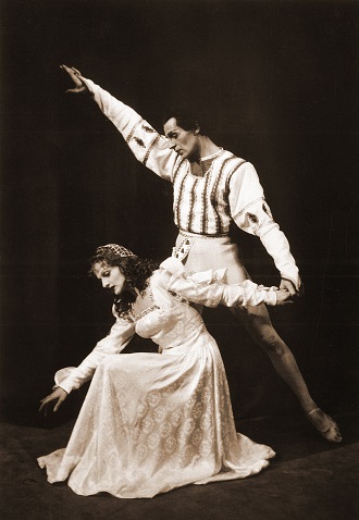 S.Prokofjev: Romeo a Júlia - Galina Basová (Júlia), Stanislav Remar (Romeo) - SND 1949 (foto archív SND)