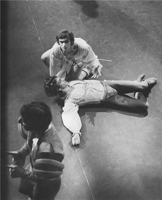 S.Prokofjev: Romeo a Julie - Pavel Ždichynec (Tybalt), Vlastimil Harapes (Merkucio), Bohumil Reisner (Romeo) - ND Praha 1971 (foto archiv ND)