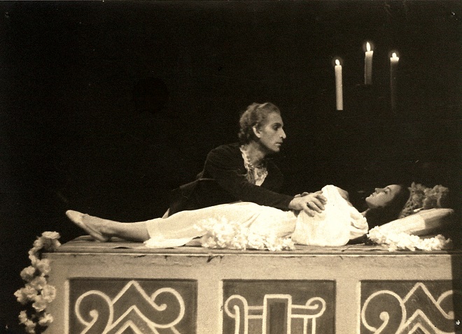 S.Prokofjev: Romeo a Julie - Emerich Gabzdyl (Romeo), Julie Jastřembská (Julie) - SD Ostrava 1950 (foto archiv NDM)