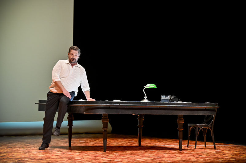 Opera Slovenského národného divadla Bratislava, La traviata, 2. premiéra, 30. októbra 2021: Tomáš Juhás (foto Marek Olbrzymek)