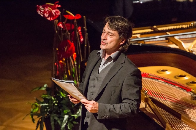 Zjevení ‒ Saša Rašilov ‒ Moravský podzim 2015 (foto Petr Francán)