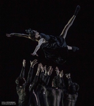 Slovenské tance - Životy svetiel - choreografia Natália Horečná - Ilinca Gribincea (Temnota) - SND Bratislava (foto Peter Brenkus)