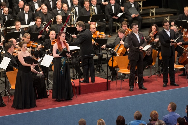 Trojhvězdí vídeňských klasiků - Barbora Peprná, Alžběta Vomáčková, Josef Moravec, Marián Krejčík, Česká Sinfonietta, Radek Baborák, Český filharmonický sbor Brno - Smetanova Litomyšl 2016 (foto František Renza)