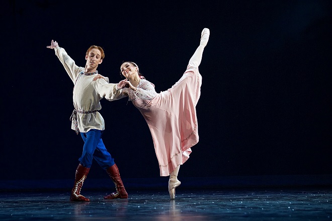 S. Prokofjev: Sněhová královna - Matěj Šust (Káj), Andrea Kramešová (Gerda) - ND Praha 2016 (foto Dasa Wharton)