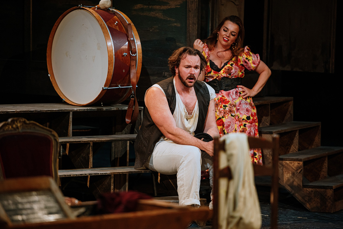 Ruggero Leoncavallo: Komedianti, Státní opera: Daniel Scofield jako Tonio a Jana Sibera jako Nedda (foto Jan Hromádko)