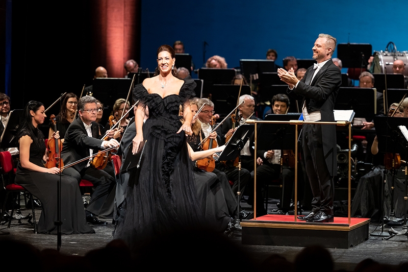 Hommage à Smetana, Kovařovic, Ostrčil: 23. října 2022, Národní divadlo – Štěpánka Pučálková, Robert Jindra, Orchestr Národního divadla (foto Zdeněk Sokol)