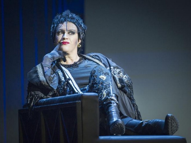 Leoš Janáček: Die Sache Makropulos - Susanna von der Burg (Emilia Marty) - Tiroler Landestheater Innsbruck 2016 (foto Tiroler Landestheater Innsbruck)