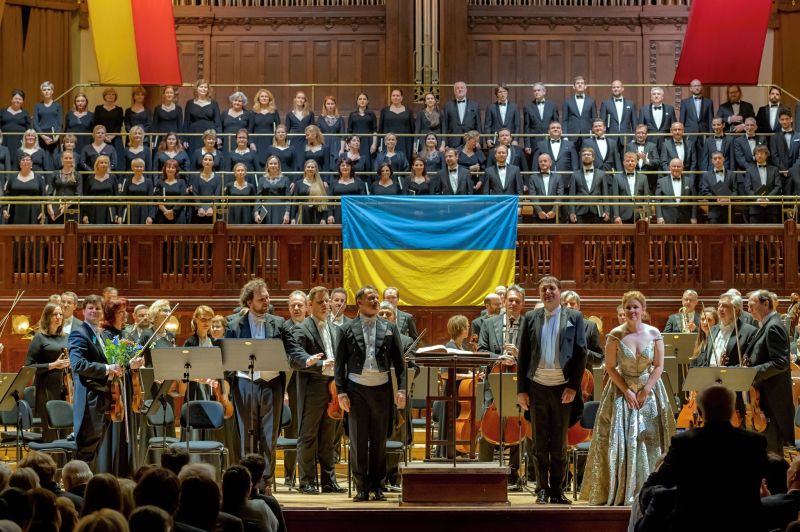 Antonín Dvořák: Svatební košile – Tomáš Brauner, Aleš Briscein, Svatopluk Sem, Kateřina Kněžíková, Symfonický orchestr hl. m. Prahy FOK, Pražský filharmonický sbor, 27. dubna 2022 (foto Petr Dyrc)