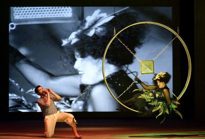B. Martinů: Tři přání - Jorge Garza (Serge Eliacin / Adolf), Veronika Holbová (Černoška Dinah) - NDM 2015 (foto Martin Popelář)