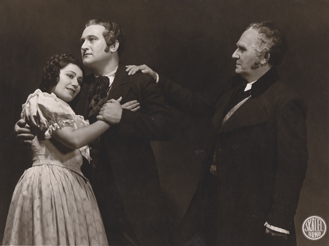 B.Smetana: Tajemství - Růžena Hořáková (Panna Róza), Václav Bednář (Kalina), Leonid Pribitkov (Malina) - ND Brno 1941 (foto archiv NDB/F.Skácel)
