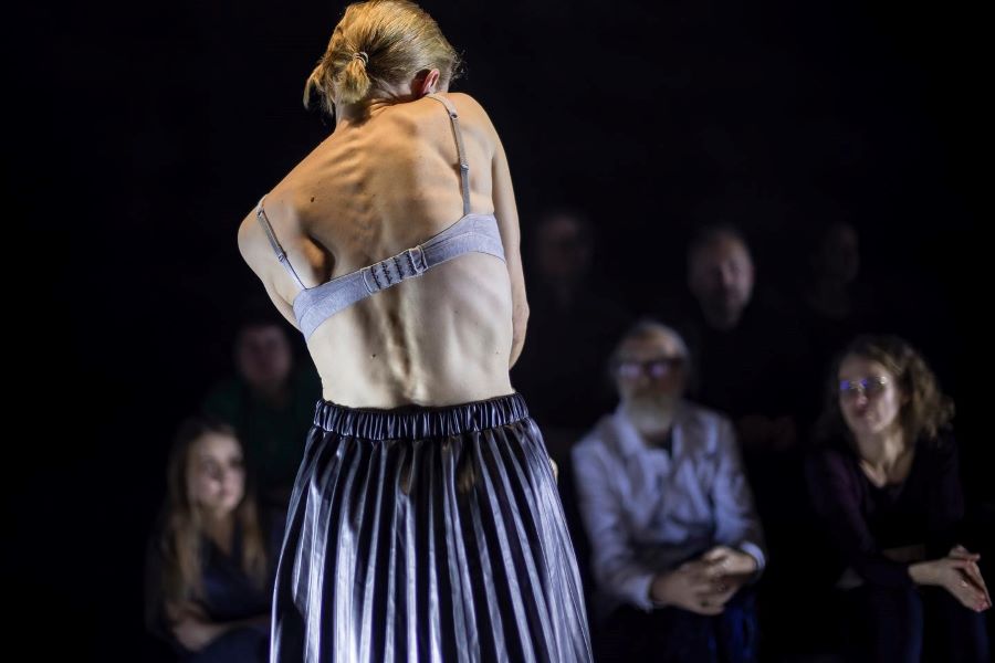 Tereza Lenerová – Rukavičkářské závody (Andea Miltnerová, foto Vojtěch Brtnický)