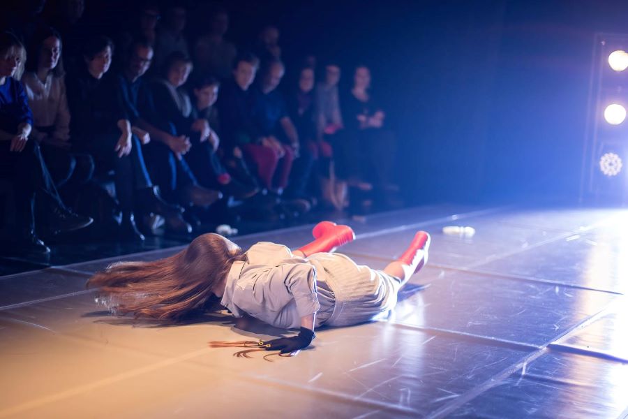 Tereza Lenerová – Rukavičkářské závody (Jitka Čechová, foto Vojtěch Brtnický)