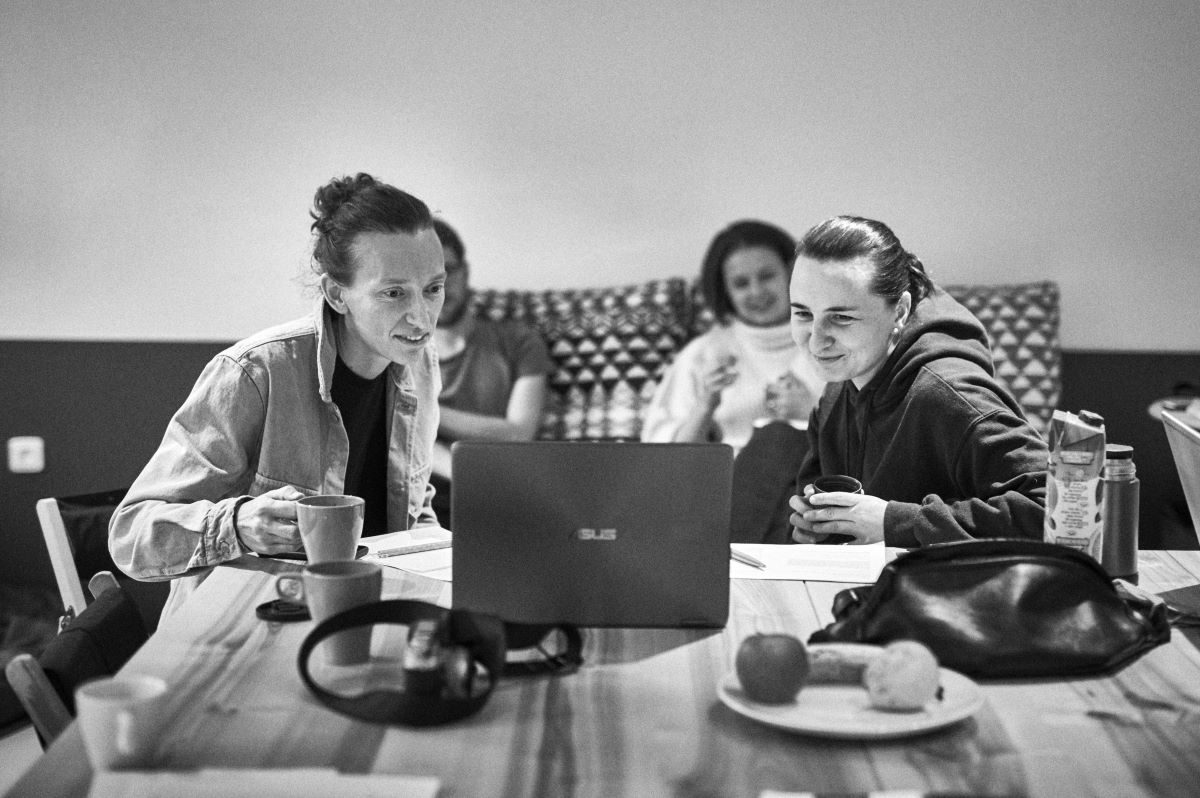 Tereza Ondrová a Petra Tejnorová – momentka ze zkoušky GEO (foto Marek Bartoš)