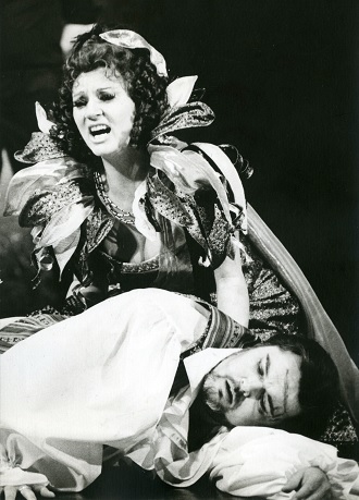 G.Puccini: Tosca - Iva Malinová (Tosca), Jan Adamec (Mario Cavaradossi) - DJKT Plzeň 1992 (foto Pavel Křivánek)