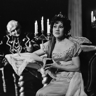 G. Puccini: Tosca - Naděžda Honzíková (Floria Tosca) - JD České Budějovice 1977 (foto archiv JD)