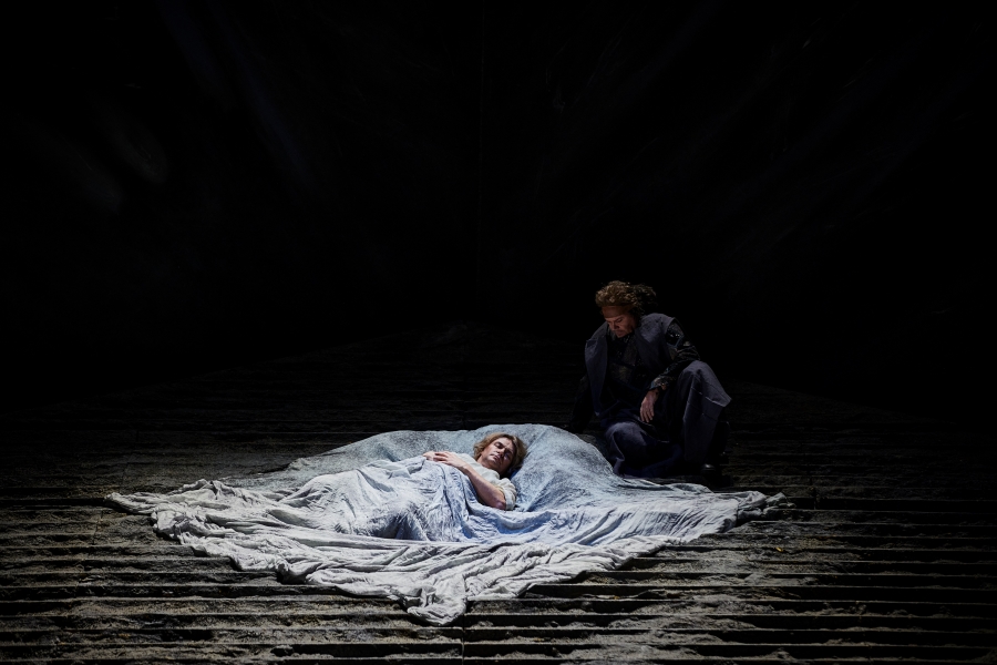 Richard Wagner: Tristan a Isolda – Klaus Florian Vogt, Martin Gantner  (zdroj Semperoper Dresden, foto Ludwig Olah)