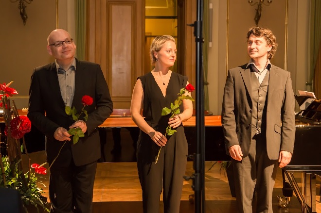 Zjevení ‒ Karel Košárek, Terezie Fialová, Saša Rašilov ‒ Moravský podzim 2015 (foto Petr Francán)