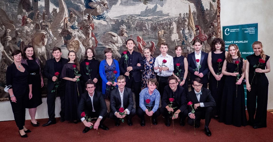 Účastníci Jihočeského festivalu po závěrečném koncertě v Jindřichově Hradci (zdroj Concertino Praga, foto Petr Hanzlík)