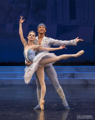 Umenie pre život 2015 - Korzár - Maria Kochetkova a Artemi Pyzhov (foto Balet SND/Peter Brenkus)