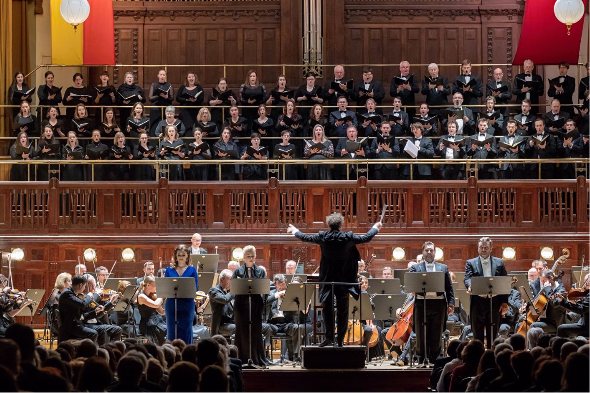 Antonín Dvořák: Stabat mater op. 58 – Eva Hornyaková, Michaela Zajmi, Tomáš Brauner, Richard Samek, Gustáv Beláček, Kühnův smíšený sbor, Symfonický orchestr hl. m. Prahy FOK, 5. dubna 2023, Obecní dům, Praha (zdroj Symfonický orchestr hl. m. Prahy FOK)