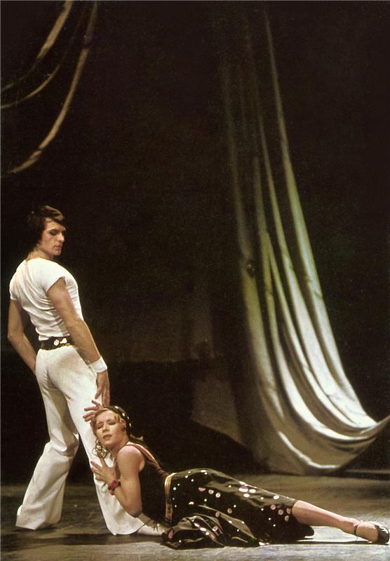 Vášeň – Vlastimil Harapes (Escamillo) a Marta Drottnerová (Carmen), foto Pavel Horník, Archiv ND