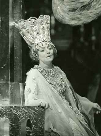 L.Janáček: Vec Makropulos - Elena Kittnarová (Emilia Marty) - SND Bratislava 1989 (foto archiv SND)