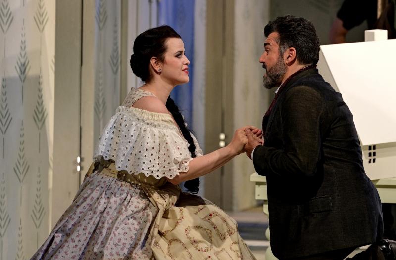 Národní divadlo moravskoslezské, Bedřich Smetana –Hubička: Veronika Rovná (Vendulka, jeho dcera), Luciano Mastro (Lukáš, mladý vdovec)(foto Martin Popelář)