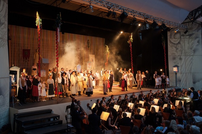 B.Smetana: Prodaná nevěsta - Smetanova Litomyšl 2012 (foto archiv Smatanova Litomyšl)