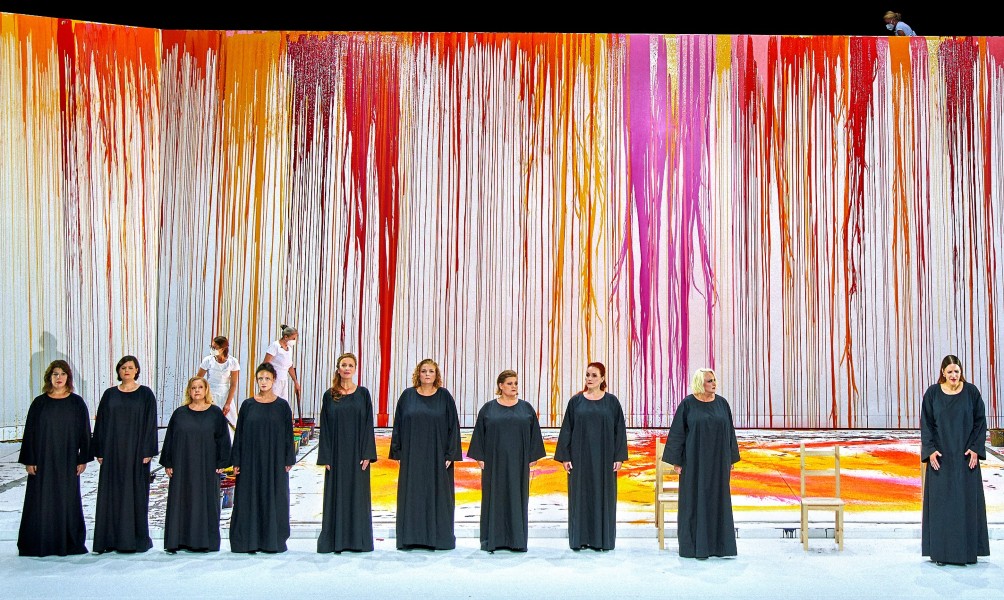 Die Walküre, Bayreuther Festspiele 2021, malba Hermann Nitsch (zdroj Bayreuther Festspiele, Enrico Nawrath)
