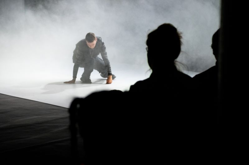 Y Events: Sweat & Fire (Viktor Szeri: Fatigue, foto Petra Kupcová, Divadlo X10)