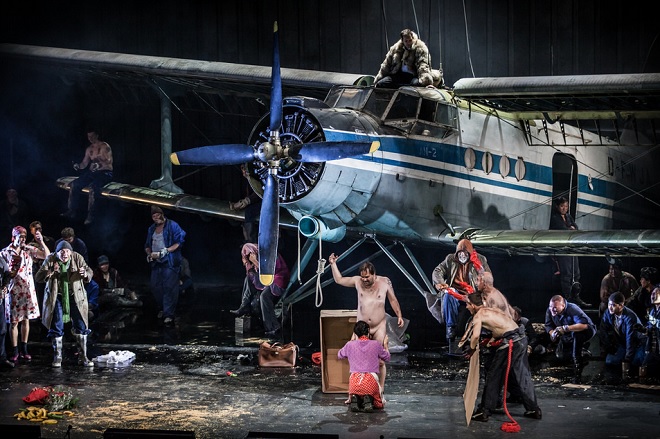 L. Janáček: Z mrtvého domu - Janáček Brno 2016 (foto © Janáčkova opera ND Brno / Jakub Jíra)