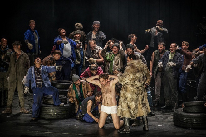 L. Janáček: Z mrtvého domu - Janáček Brno 2016 (foto © Janáčkova opera ND Brno / Jakub Jíra)