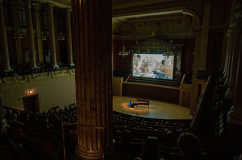 Symfonický orchestr hl. m. Prahy FOK: Alice Sara Ott – Klavírní recitál Ozvěny života, 15. dubna 2023 (foto Petr Dyrc)