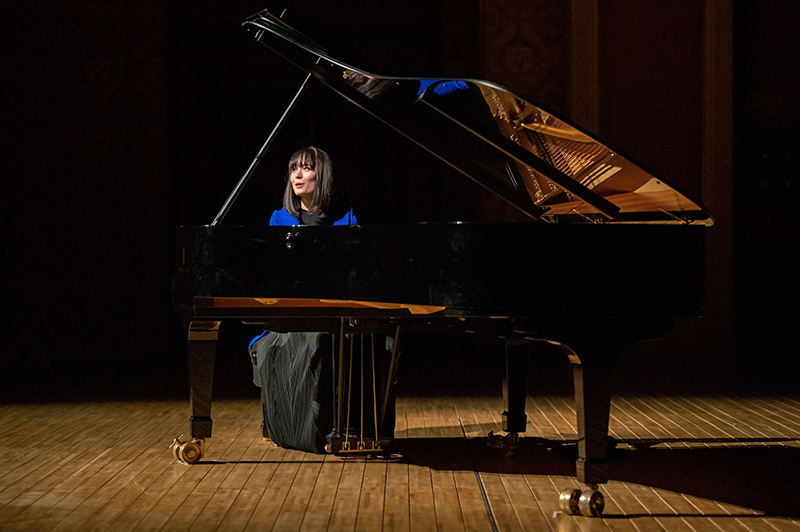 Symfonický orchestr hl. m. Prahy FOK: Alice Sara Ott – Klavírní recitál Ozvěny života, 15. dubna 2023 (foto Petr Dyrc)