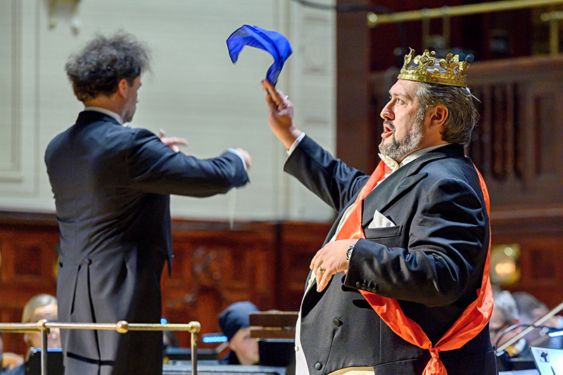 Gioacchino Rossini: Popelka, 8. prosince 2023, Smetanova síň, Obecní dům – Łukasz Borowicz a Nicola Alaimo (zdroj Nachtigall Artists, foto Petr Dyrc)