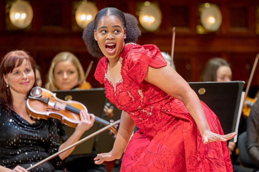 Pretty Yende & Nadine Sierra – Pretty Yende, 1. března 2023, Smetanova síň Obecního domu, Praha (zdroj Nachtigall Artists, foto Petr Dyrc)