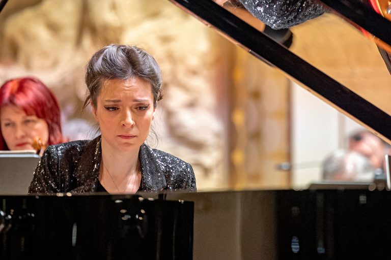Hudba tajuplných příběhů, 11. ledna 2023 – Symfonický orchestr hlavního města Prahy FOK, Pražský filharmonický sbor a Yulianna Avdeeva (foto Petr Dyrc)