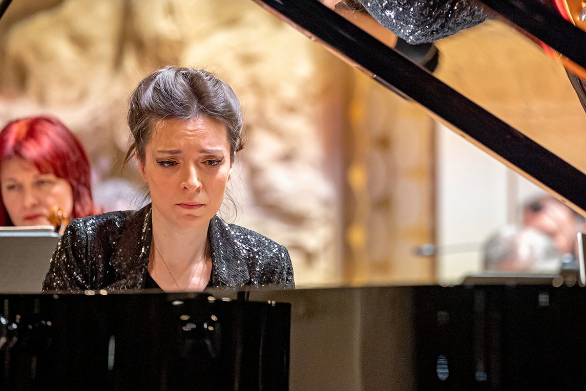 Hudba tajuplných příběhů, 11. ledna 2023 – Symfonický orchestr hlavního města Prahy FOK, Pražský filharmonický sbor a Yulianna Avdeeva (foto Petr Dyrc)