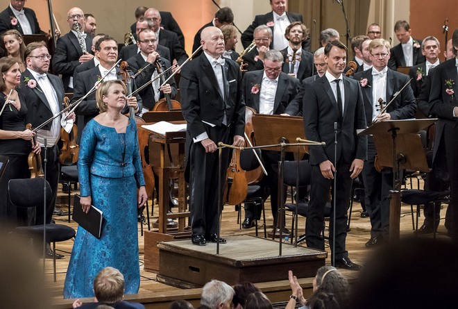 Zahajovací koncert 121. sezony České filharmonie – Česká filharmonie, Bernarda Fink, Jiří Bělohlávek, Pavel Černoch – Rudolfinum Praha 2016 (foto Petra Hajská)