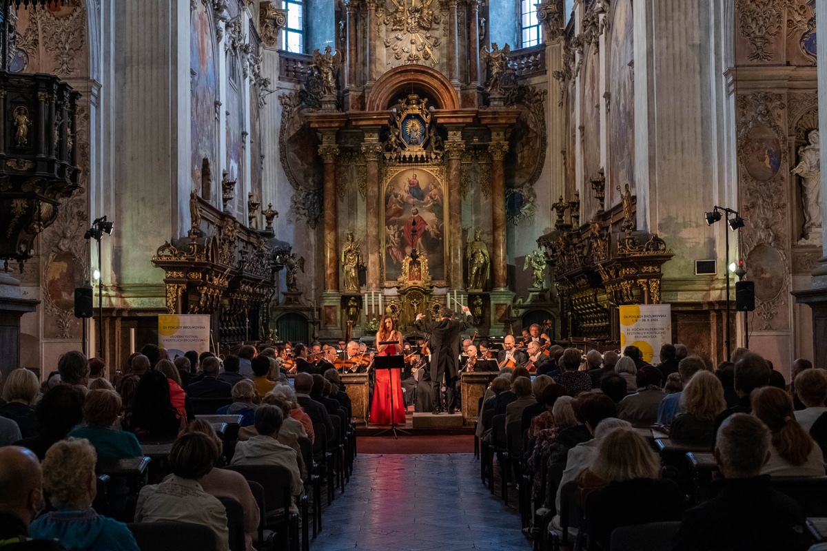 Zahajovací koncert festivalu Za poklady Broumovska (foto Sára Valášková)