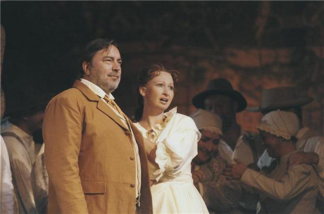 Bedich Smetana: Hubička - Luděk Vele (Paloucký), Dana Burešová (vendulka) - ND Praha 2007 (foto hana Smejkalová)