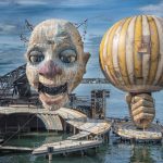 Bregenzer Festspiele - Scéna pro operu Rigoletto (zdroj Pražský filharmonický sbor)