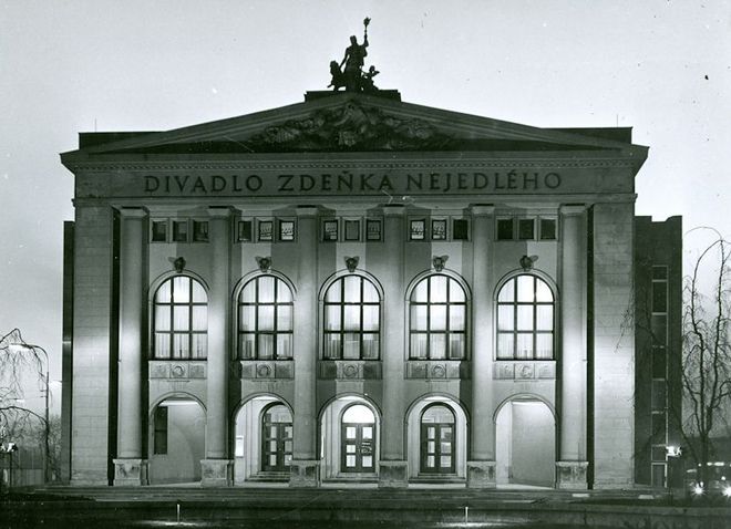 někdejší Divadlo Zdeňka Nejedlého Ostrava (dnešní Divadlo Antonína Dvořáka) (foto archiv)
