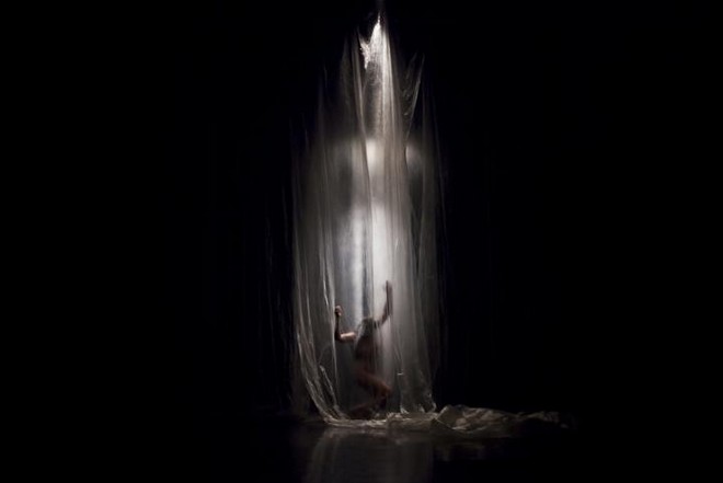 Michal Záhora: Diptych - NANOHACH (zdroj divadlo Ponec)