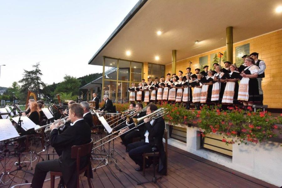 Závěrečný koncert Festivalu Janáček a Luhačovice – Tomáš Brauner, Filharmonie Bohuslava Martinů, Lúčnica, 15. července 2022 (zdroj Festival Janáček a Luhačovice)