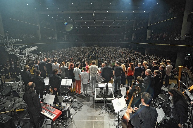 L.Bernstein: Mše (foto © Tino Kratochvil)