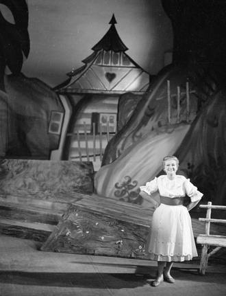 B. Smetana: Hubička - Naděžda Honzíková (Barče) - JD České Budějovice 1964 (foto archiv JD)